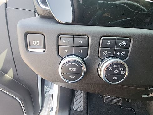 New 2025 GMC Sierra 2500 SLT w/ SLT Convenience Package image 22