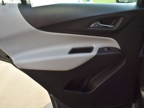Used 2019 Chevrolet Equinox LS AWD/4WD image 30