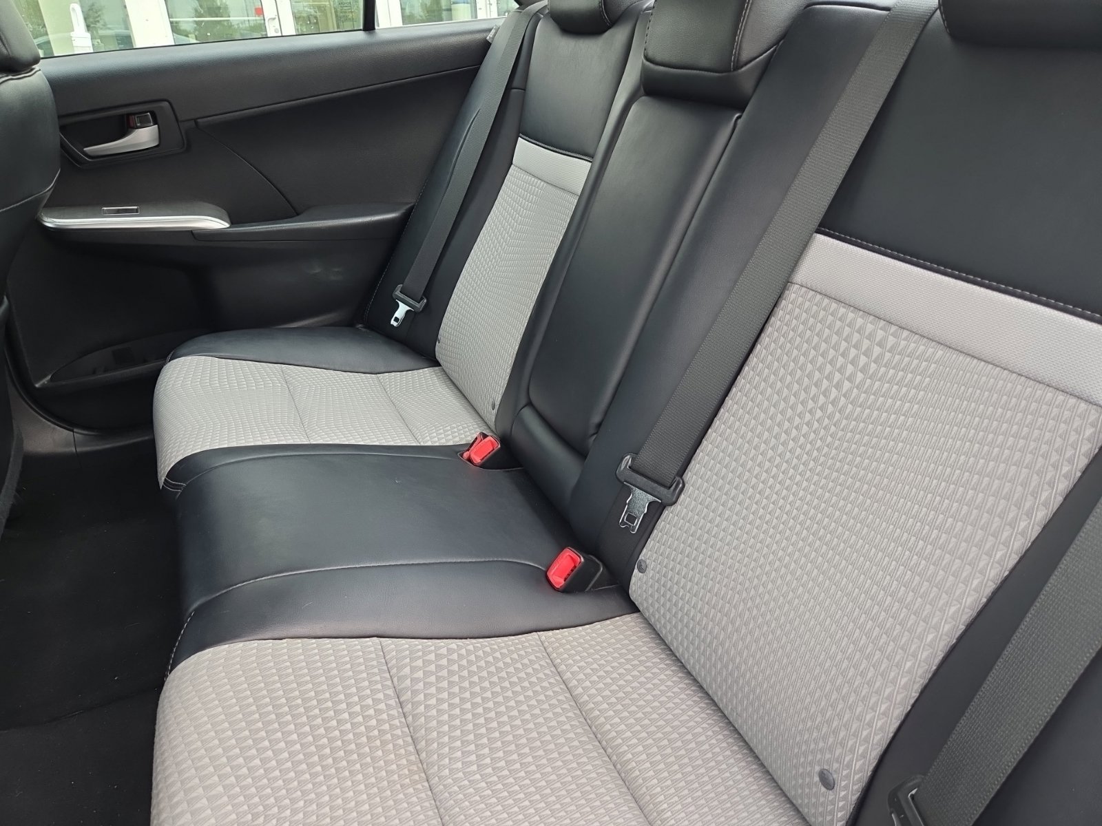 Used 2014 Toyota Camry SE FWD image 19