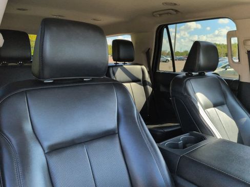 Used 2024 Ford Expedition XLT RWD image 7