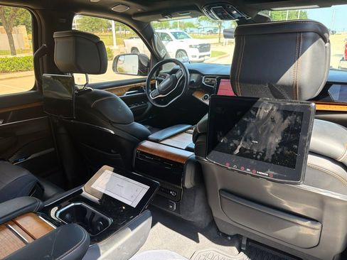 Used 2022 Jeep Grand Wagoneer Series III w/ Rear Seat Video Group 1 AWD/4WD image 20
