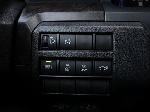 Used 2024 Toyota Tacoma Limited image 13