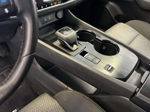 Used 2025 Nissan Rogue SV FWD image 18