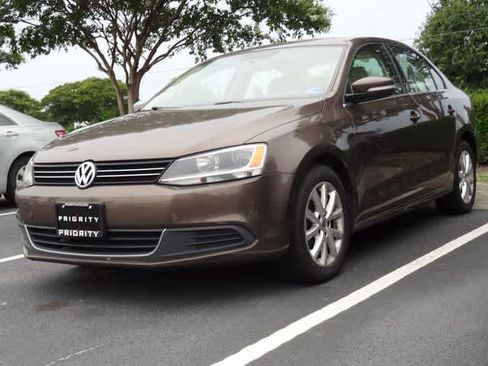 Used 2014 Volkswagen Jetta SE FWD image 1