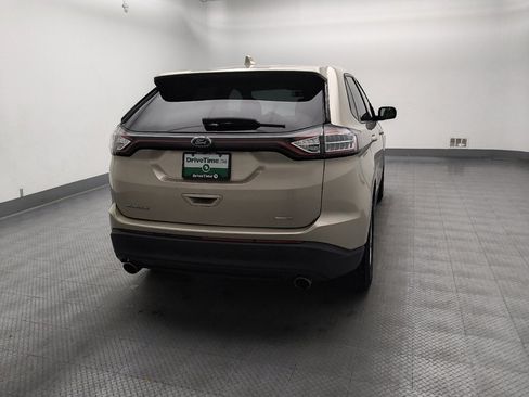 Used 2018 Ford Edge SE FWD image 7