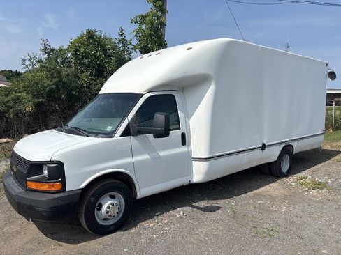 Used 2014 Chevrolet Express 3500 Extended RWD image 3
