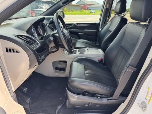 Used 2019 Dodge Grand Caravan SXT FWD image 7