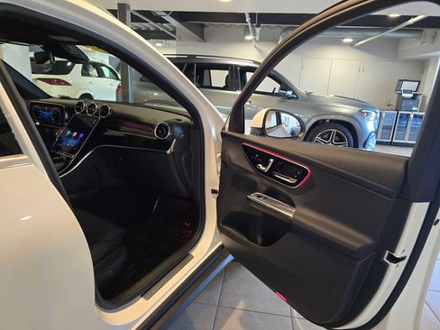 Used 2025 Mercedes-Benz GLC 300 image 11