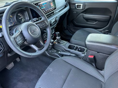 Used 2024 Jeep Wrangler Unlimited Rubicon 4xe image 10