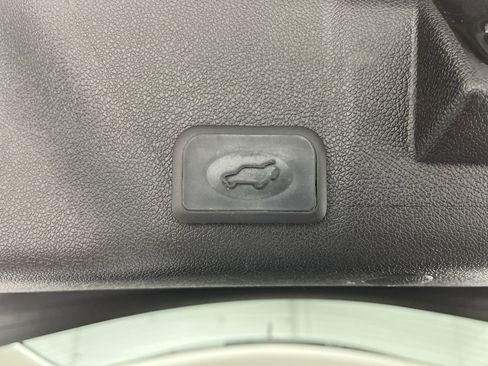 Used 2015 GMC Acadia SLE FWD image 31