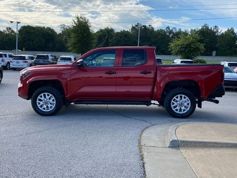 Used 2024 Toyota Tacoma SR RWD image 4