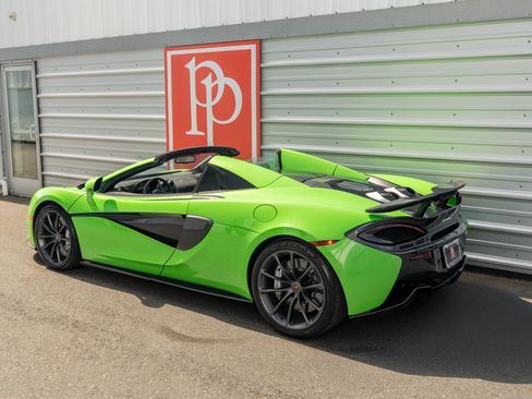 Used 2018 McLaren 570S Spider RWD image 28