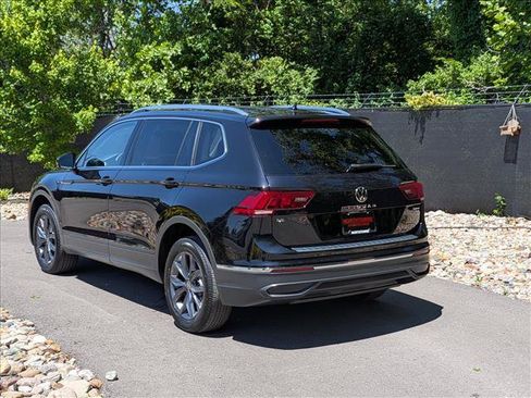 Used 2023 Volkswagen Tiguan SE AWD/4WD image 3