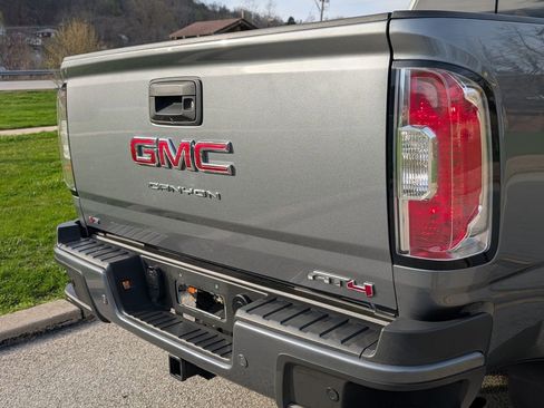 Used 2022 GMC Canyon AT4 image 31
