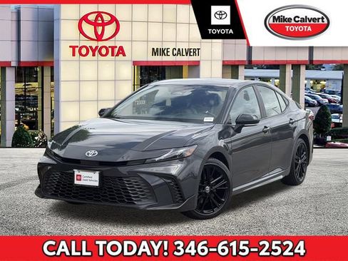 Certified 2025 Toyota Camry SE FWD image 1