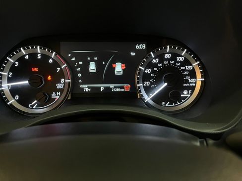 Used 2025 Toyota Highlander LE FWD image 42