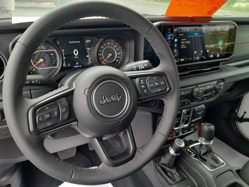 Used 2026 Jeep Gladiator Mojave AWD/4WD image 11