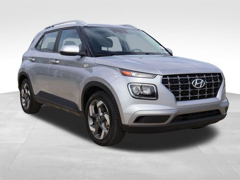 Used 2025 Hyundai Venue SEL FWD image 6