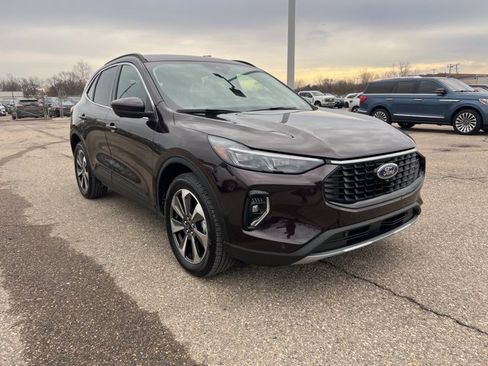 Certified 2023 Ford Escape Platinum image 3