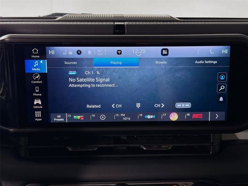 Used 2025 Jeep Wrangler Sahara image 14