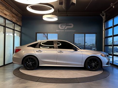 Used 2022 Honda Civic Sport image 2