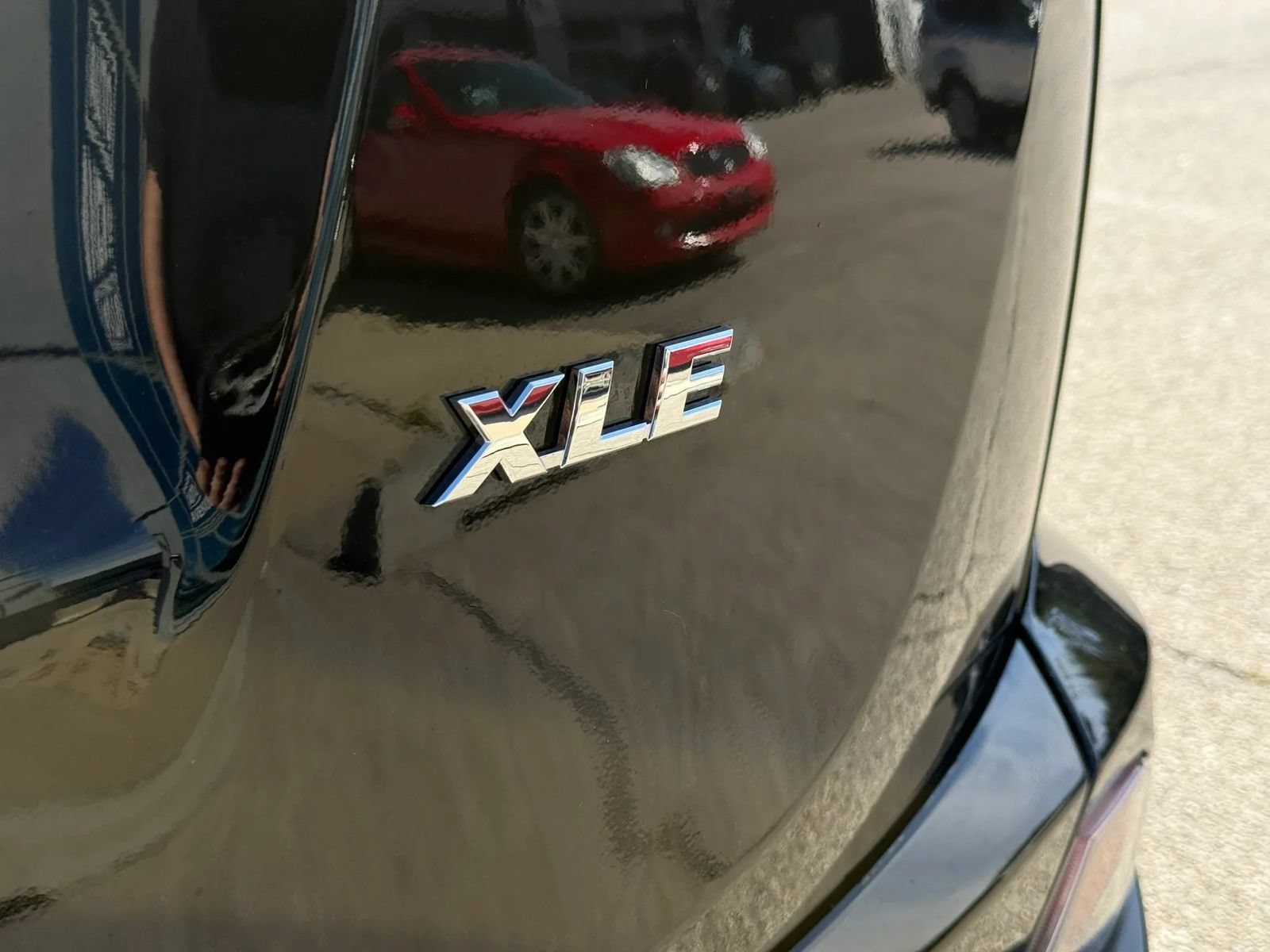 Used 2018 Toyota RAV4 XLE w/ Plus Extra Value Package FWD image 39