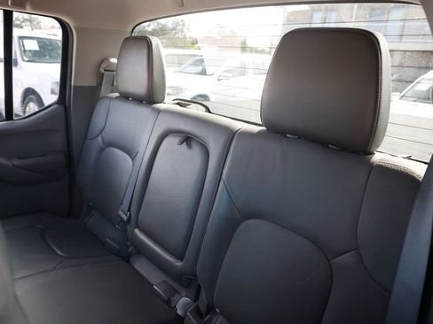 Used 2012 Nissan Frontier SL image 11