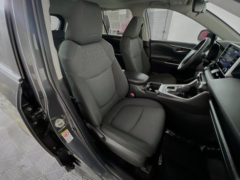 Used 2019 Toyota RAV4 XLE w/ Convenience Package FWD image 31