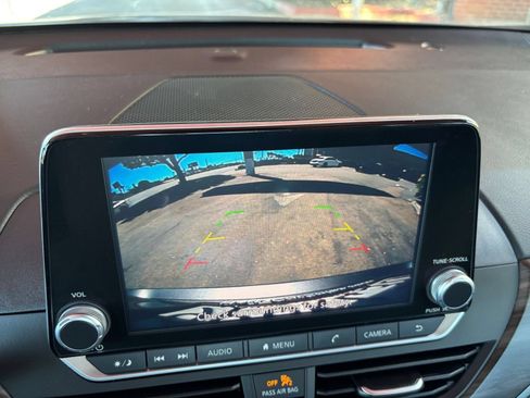 Used 2025 Nissan Altima 2.5 SV FWD image 19