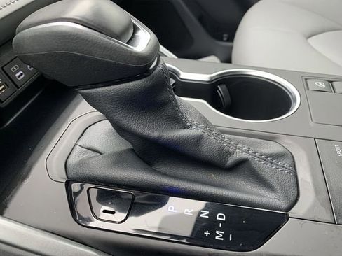 Used 2024 Toyota Highlander XLE image 25