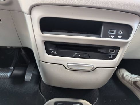 Used 2018 Chrysler Pacifica Touring-L Plus w/ Tire & Wheel Group FWD image 46