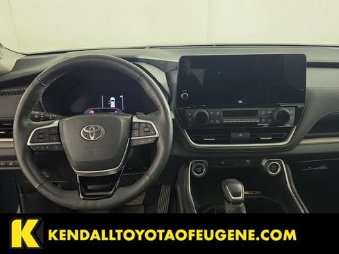 Certified 2024 Toyota Grand Highlander AWD image 12