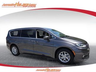 Used 2023 Chrysler Pacifica Touring-L FWD video 1
