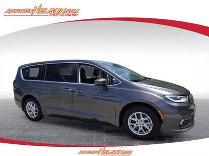 Used 2023 Chrysler Pacifica Touring-L