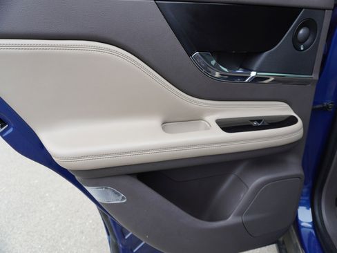 Used 2020 Lincoln Corsair Reserve w/ Equipment Group 201A image 12