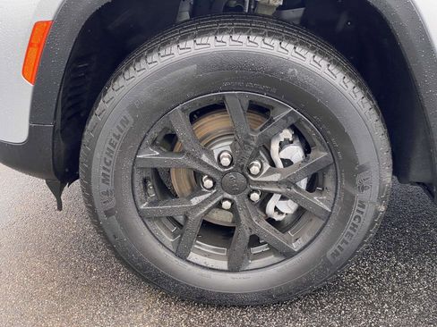 Certified 2024 Jeep Grand Cherokee Altitude image 26