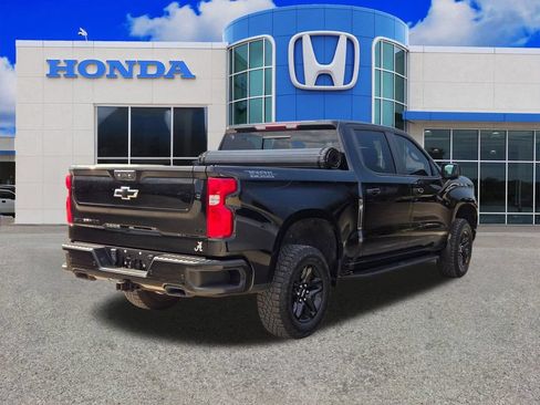 Used 2023 Chevrolet Silverado 1500 LT Trail Boss w/ LT Trail Boss Premium Package AWD/4WD image 2