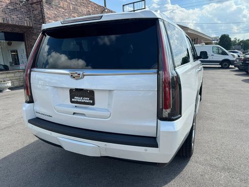 Used 2018 Cadillac Escalade ESV Luxury AWD/4WD image 14
