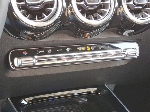 New 2025 Mercedes-Benz GLB 250 4MATIC image 14