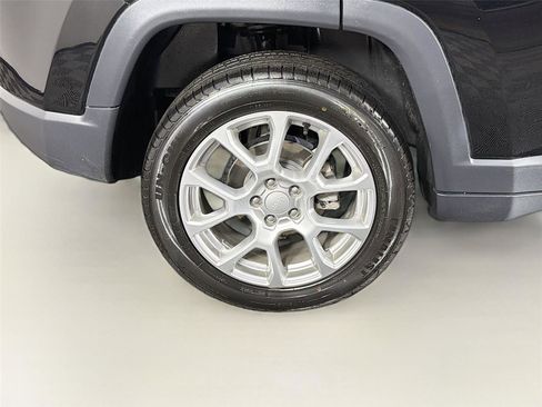 Used 2024 Jeep Compass Latitude AWD/4WD image 32