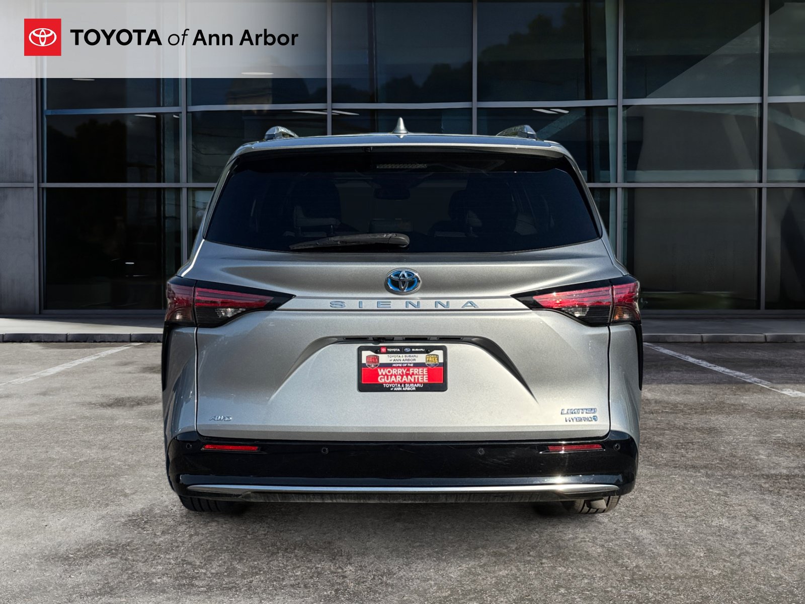 Used 2023 Toyota Sienna Limited AWD/4WD image 11