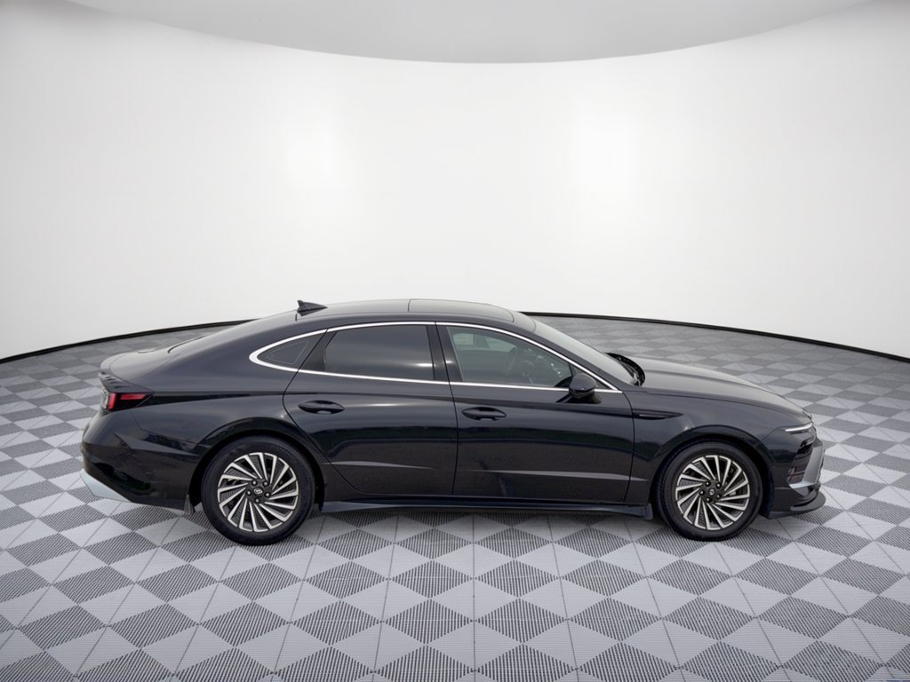 Certified 2025 Hyundai Sonata Limited FWD image 8