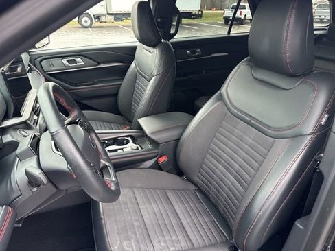 Used 2025 Ford Explorer ST-Line w/ ST-Line Street Pack image 15