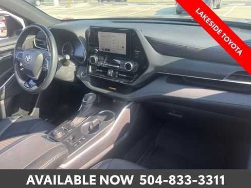 Used 2023 Toyota Highlander XSE AWD/4WD image 15