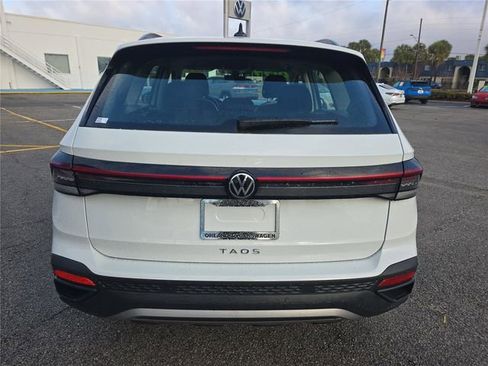 Used 2025 Volkswagen Taos S image 5
