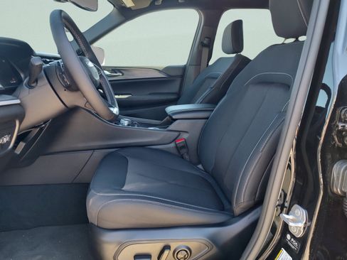 New 2024 Jeep Grand Cherokee L Laredo AWD/4WD image 27