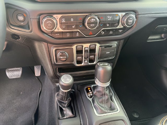 Certified 2025 Jeep Wrangler Unlimited Sahara AWD/4WD image 19