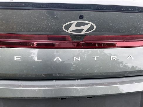 Used 2025 Hyundai Elantra Sport FWD image 9
