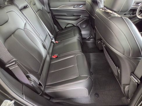 Used 2024 Jeep Grand Cherokee Limited w/ Luxury Tech Group II RWD image 21