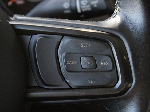 Certified 2021 Jeep Gladiator Willys image 22